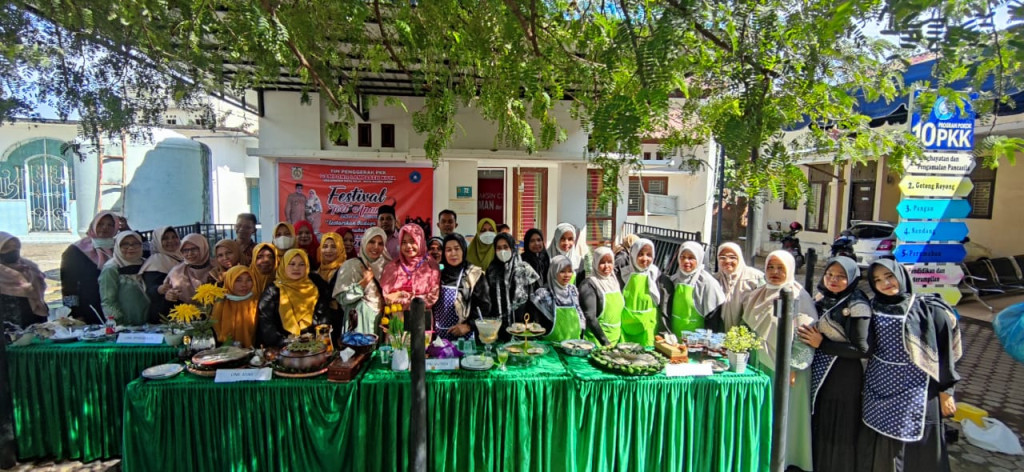 Mengadakan Festival Teut Apam (Kue Tradisional Aceh)
